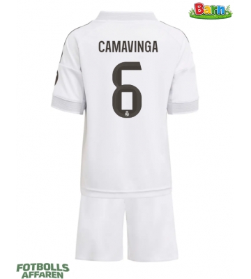 Real Madrid Eduardo Camavinga #6 Hemmaställ Barn 2025-26 Kortärmad (+ Korta byxor)